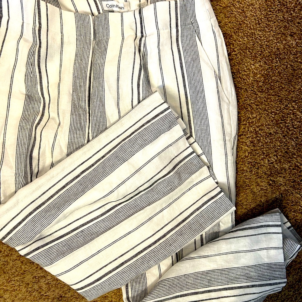 Calvin Klein lined linen crop pant.